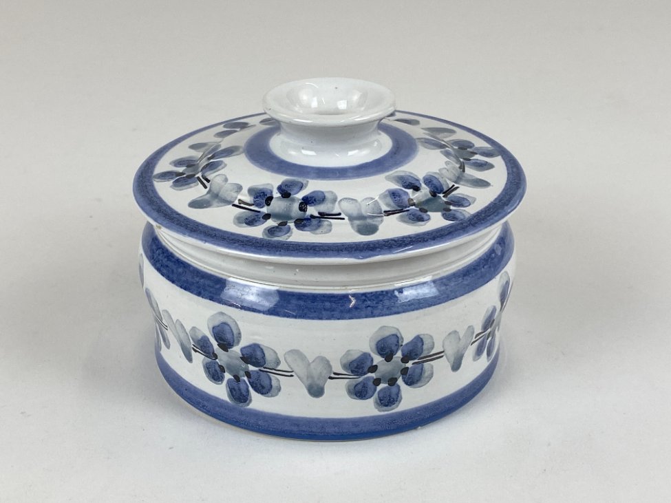 HK1402-kita-keramika-3 Keramikinė dėžutė su gėlių raštais 12x12x8 cm