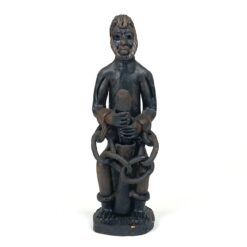 Keramikinė surakinto vyro su grūstuve statula 10,5x9x29 cm