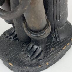 Keramikinė surakinto vyro su grūstuve statula 10,5x9x29 cm