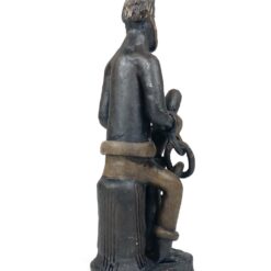 Keramikinė surakinto vyro su grūstuve statula 10,5x9x29 cm