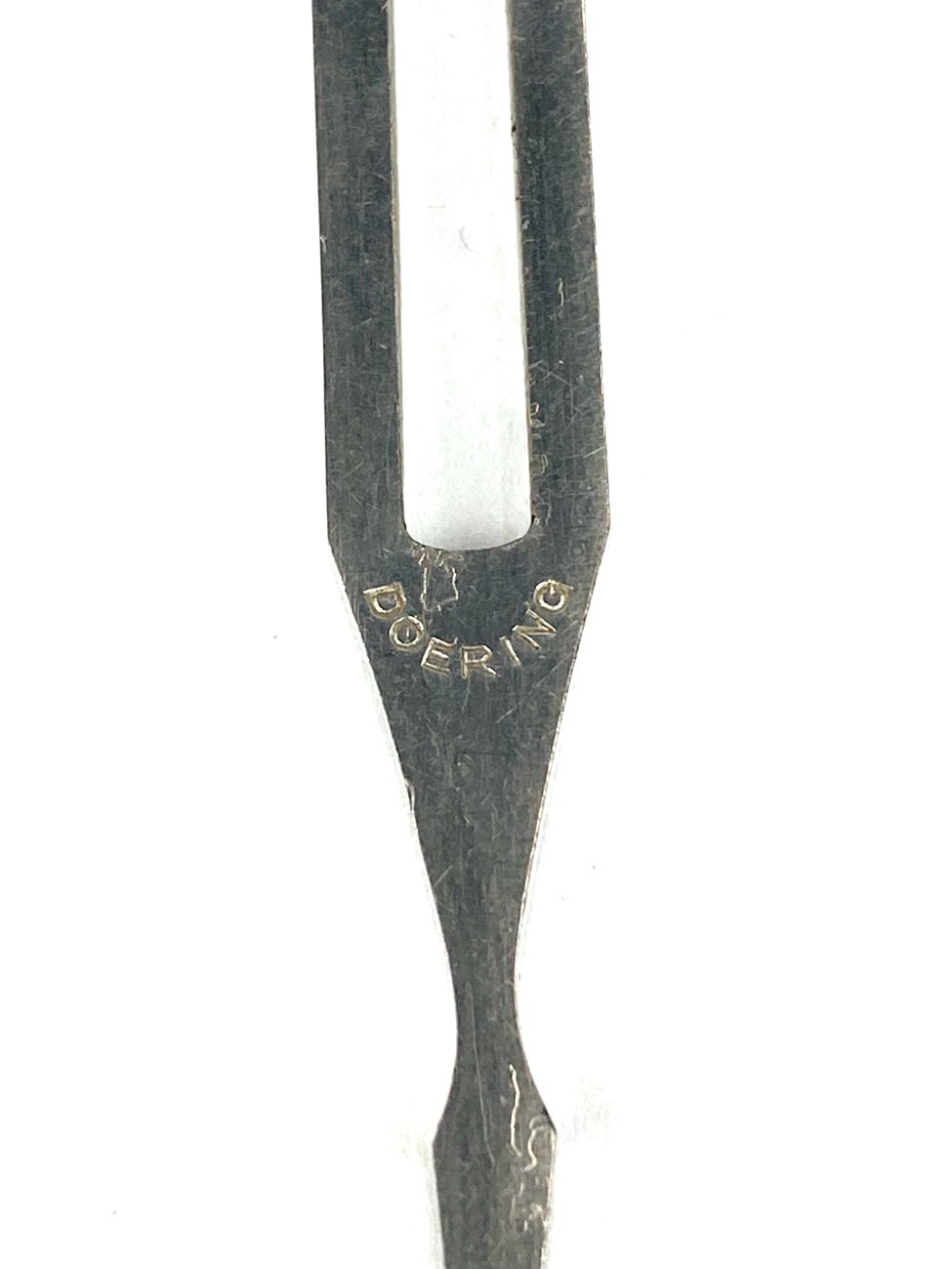 HK1417-muzikos-instrumentai-5 Vintažinis “Doering” kamertonas A 880 1,8×0,5×12,2 cm