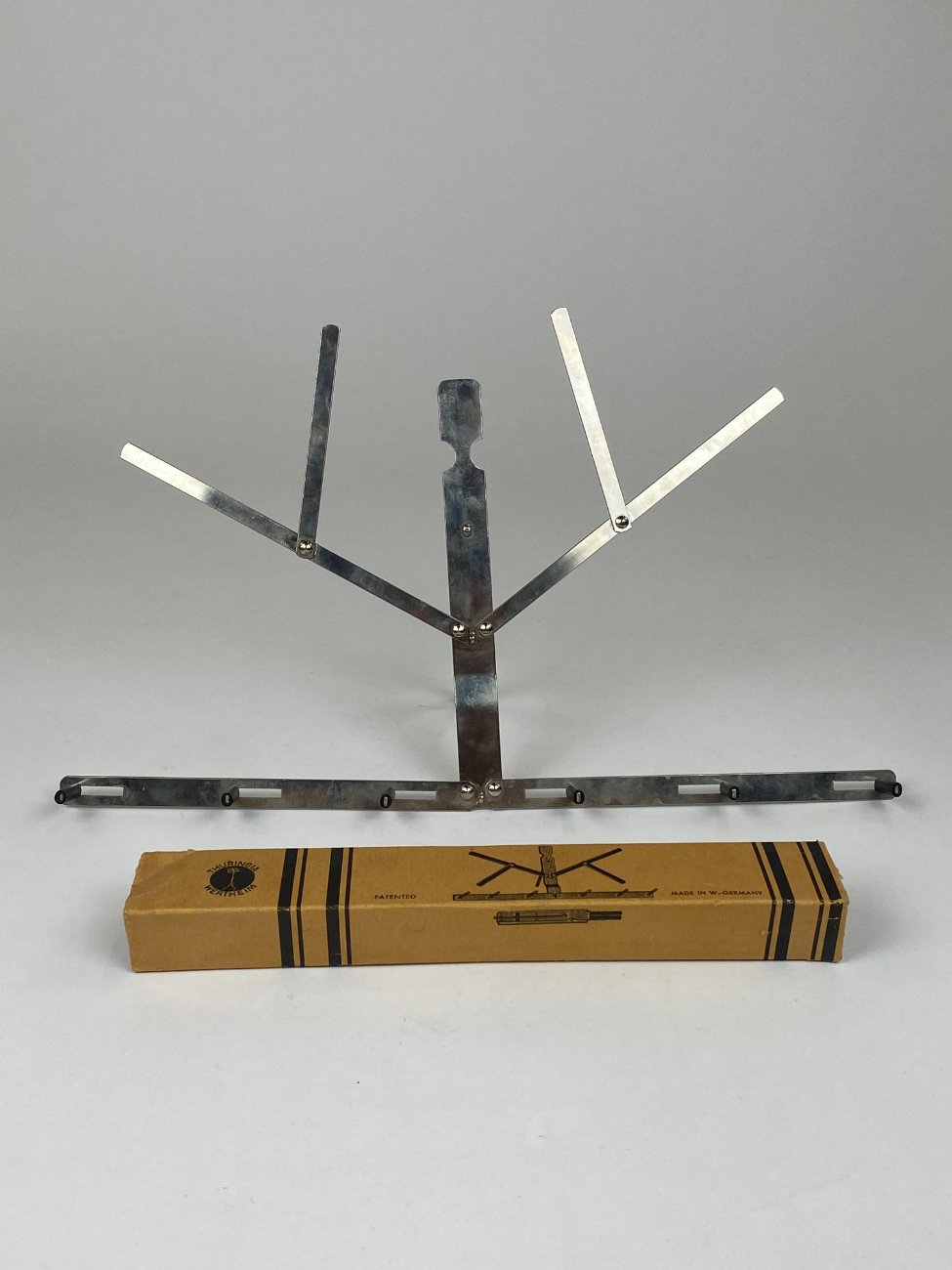 HK1427-muzikos-instrumentai-0 Vokiškas “Thuringia Wertheim” sulankstomas natų stovas 14x37x18 cm