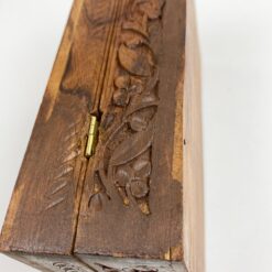 Medinė dėžutė, raižyta paukščių ir augalų motyvais 13x21x6 cm