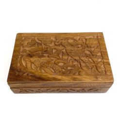 Medinė dėžutė, raižyta paukščių ir augalų motyvais 13x21x6 cm