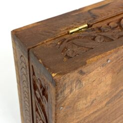 Medinė dėžutė, raižyta paukščių ir augalų motyvais 13x21x6 cm