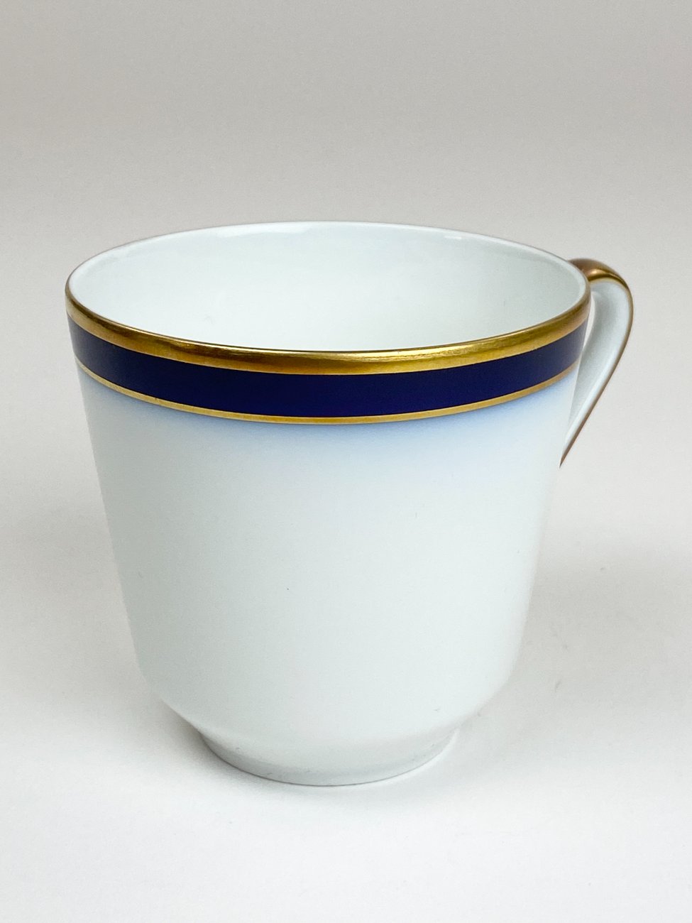 HN1977-pilni-servizai-12 Porcelianinis Hutschenreuther “Echt Kobalt” pusryčių servizas 8-iems asmenims