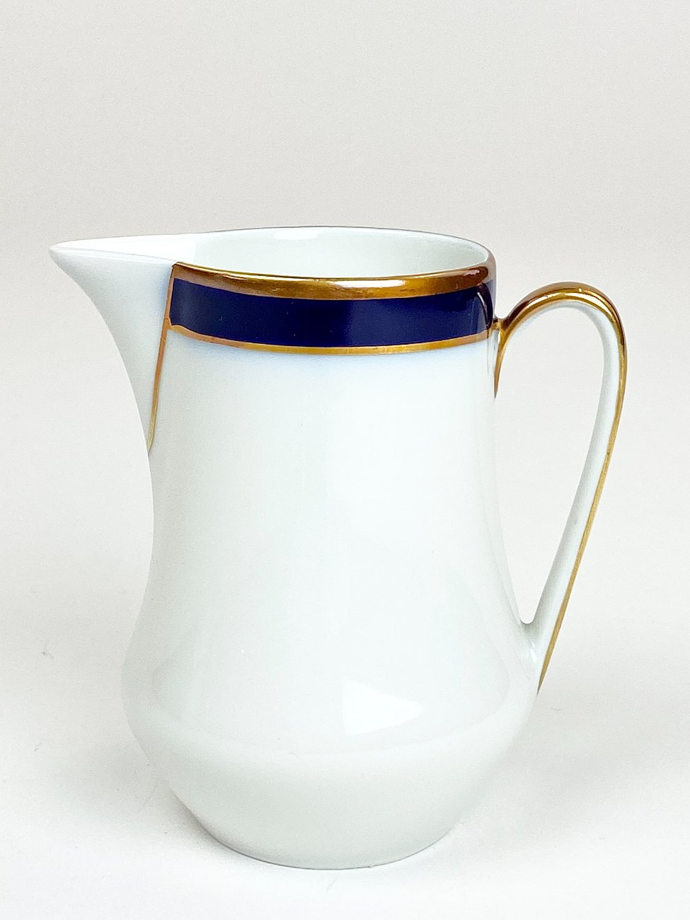 HN1977-pilni-servizai-16 Porcelianinis Hutschenreuther “Echt Kobalt” pusryčių servizas 8-iems asmenims