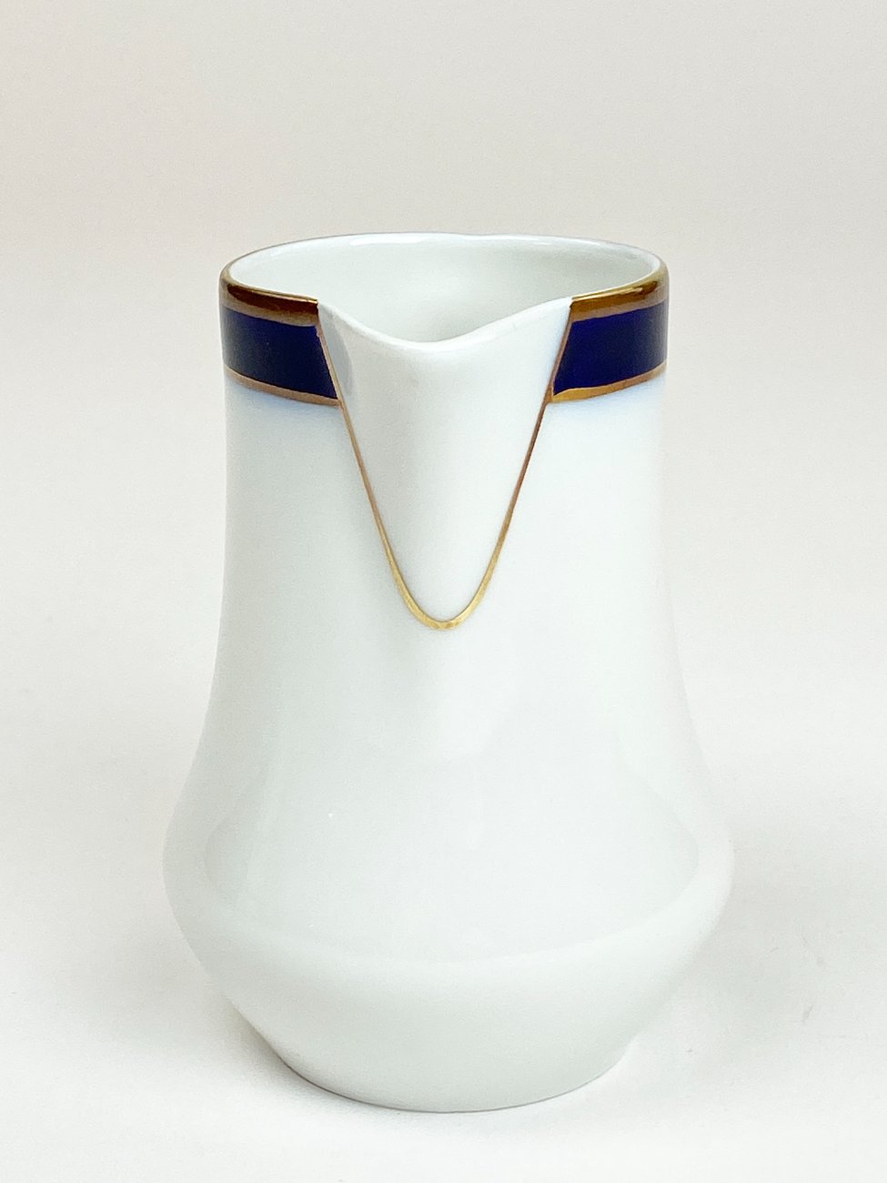 HN1977-pilni-servizai-17 Porcelianinis Hutschenreuther “Echt Kobalt” pusryčių servizas 8-iems asmenims