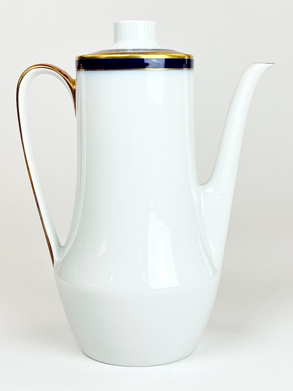 HN1977-pilni-servizai-26 Porcelianinis Hutschenreuther “Echt Kobalt” pusryčių servizas 8-iems asmenims