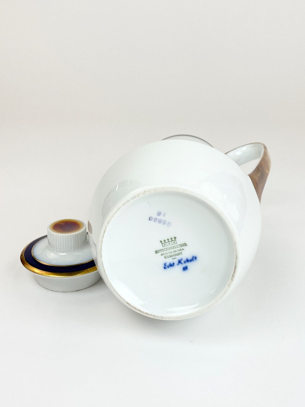 HN1977-pilni-servizai-28 Porcelianinis Hutschenreuther “Echt Kobalt” pusryčių servizas 8-iems asmenims