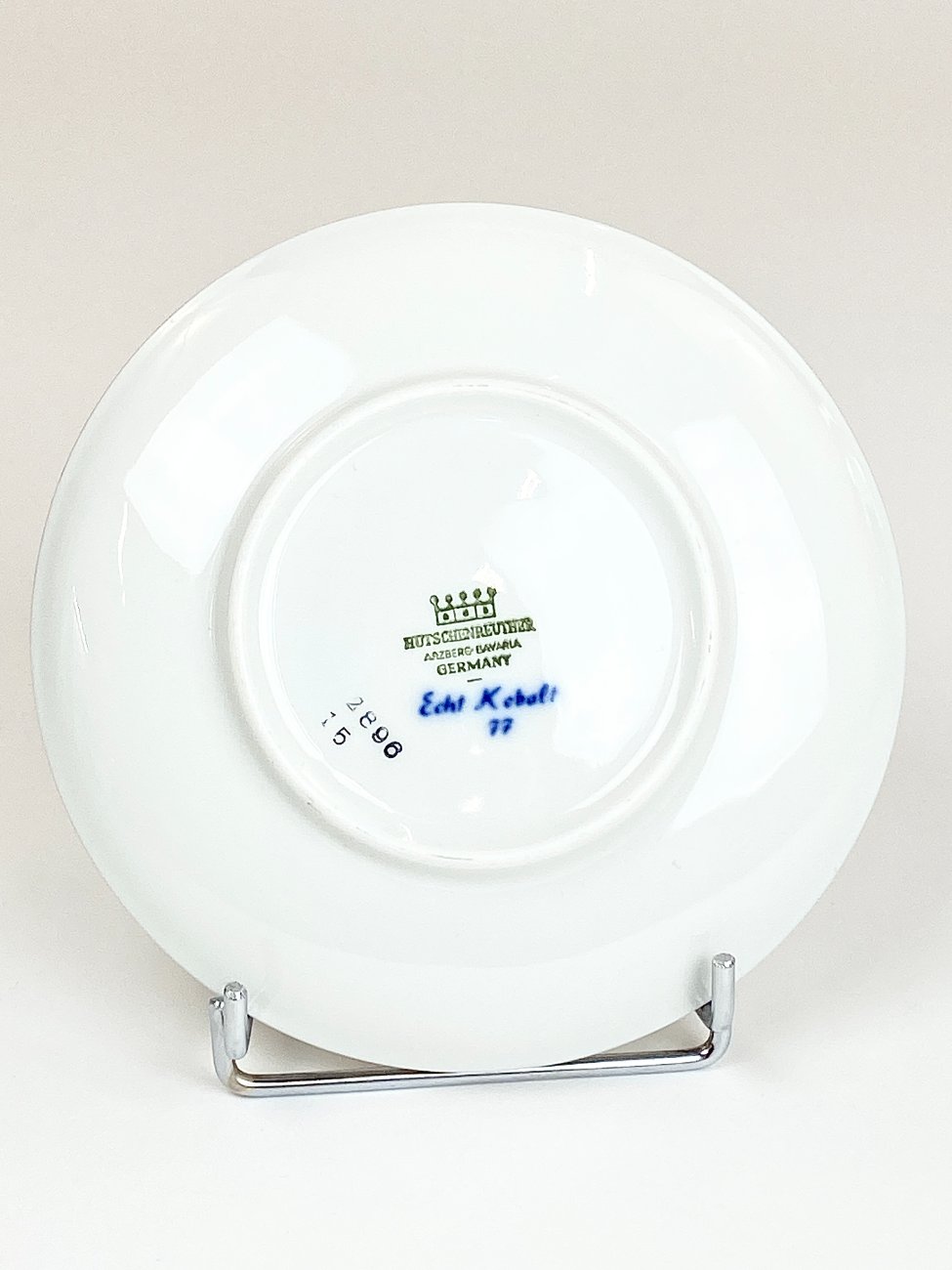 HN1977-pilni-servizai-7 Porcelianinis Hutschenreuther “Echt Kobalt” pusryčių servizas 8-iems asmenims