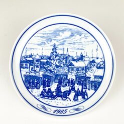 Porcelianinė dekoratyvinė Hutschenreuther lėkštė “Weihnachtsmarkt 1985” 2,5x20x20 cm