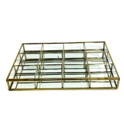 Dvylikos skyrių stiklinė dėžutė veidrodiniu pagrindu 26×37,5×5 cm