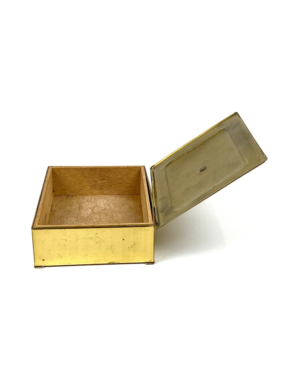 HN2003-interjero-ir-apdailos-detales-7 Žalvario skardos dėžutė 12,5×16,5×7 cm