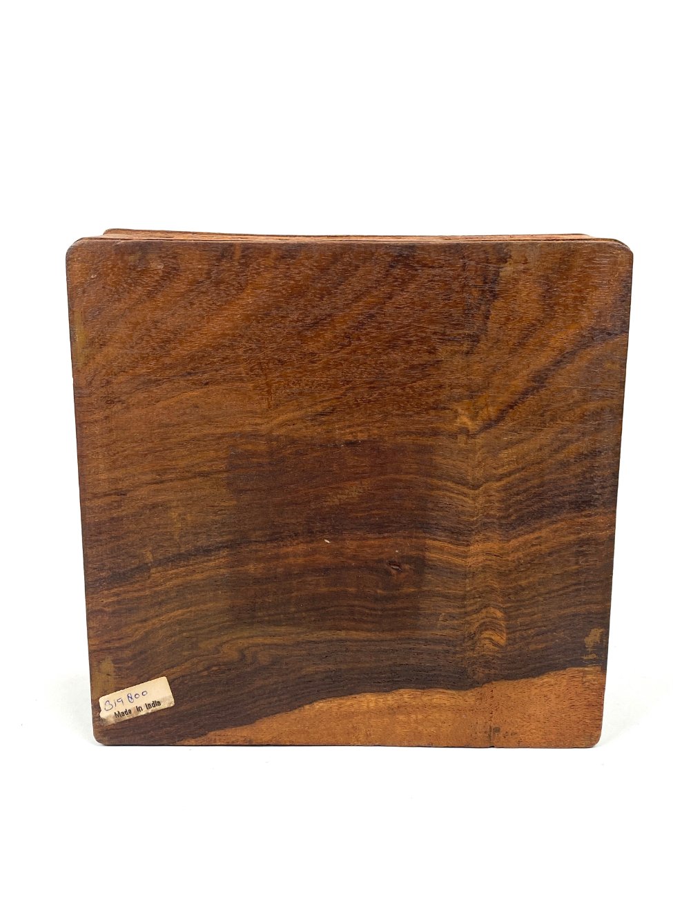 HN2005-dezutes-skryneles-7 Augalų motyvais drožinėta ir žalvariu inkrustuota medinė dėžutė 16,5×16,5×7,5 cm