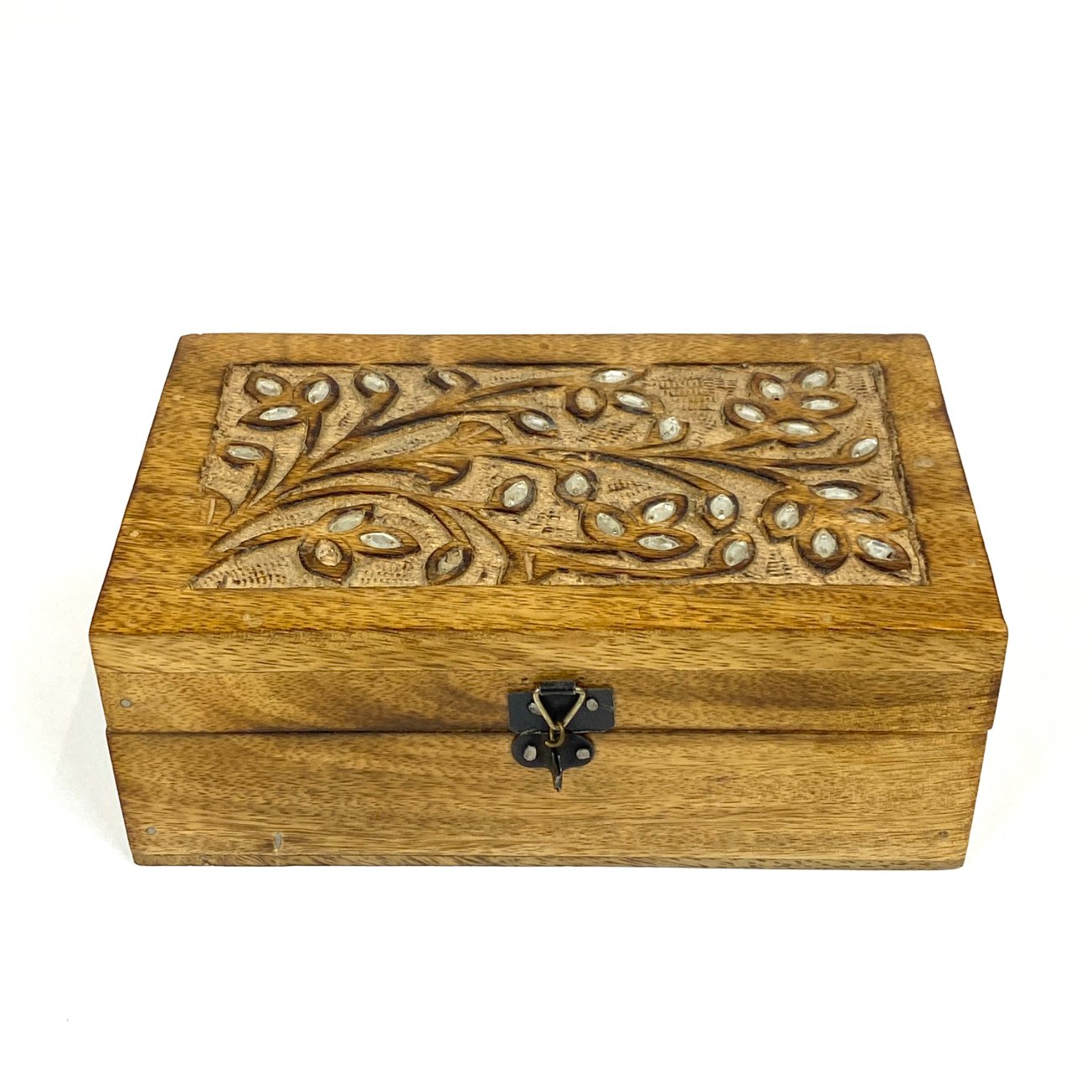 HN2006-dezutes-skryneles-0 Medinė dėžutė augalų motyvais drožinėtu dangteliu 13×19,5×7,5 cm