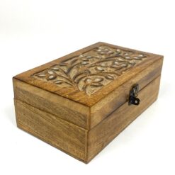 Medinė dėžutė augalų motyvais drožinėtu dangteliu 13×19,5×7,5 cm