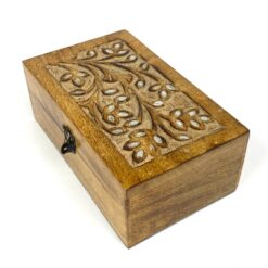 Medinė dėžutė augalų motyvais drožinėtu dangteliu 13×19,5×7,5 cm