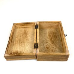 Medinė dėžutė augalų motyvais drožinėtu dangteliu 13×19,5×7,5 cm