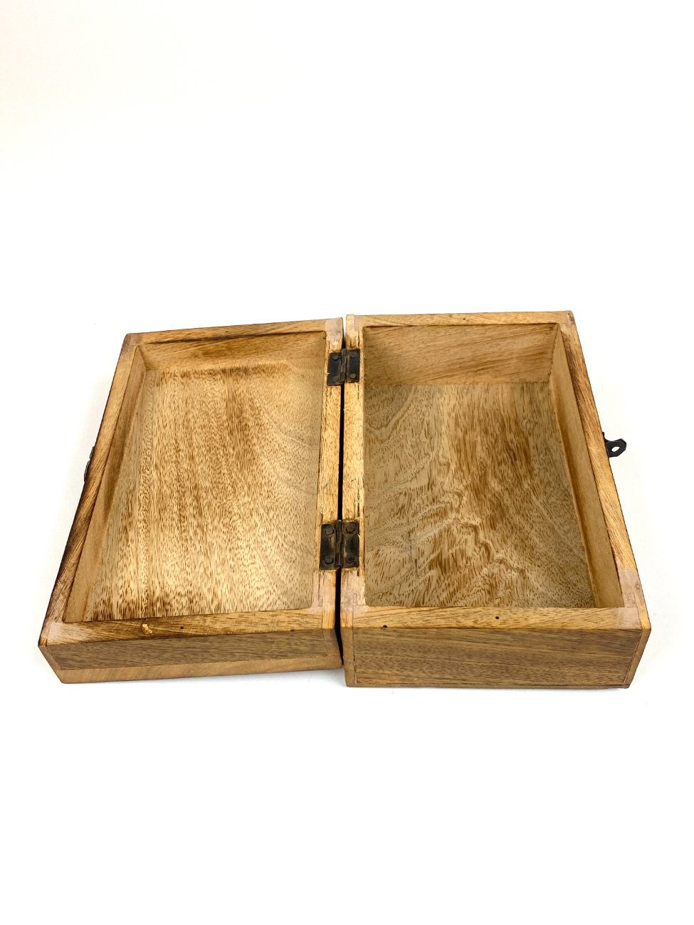 HN2006-dezutes-skryneles-6 Medinė dėžutė augalų motyvais drožinėtu dangteliu 13×19,5×7,5 cm