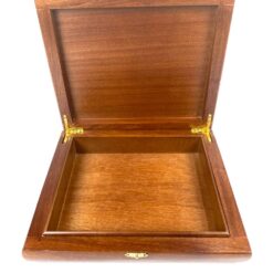 Raudonmedžio dėžutė 24×26,5×5,5 cm