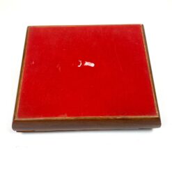 Raudonmedžio dėžutė 24×26,5×5,5 cm