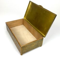 Rytietiška žalvario skardos dėžutė su gyvūnų, palmių atvaizdais 14x25x8 cm