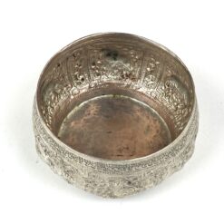 Rytietiškas metalinis bareljefinis indelis su gyvūnų atvaizdais 8x8x4 cm