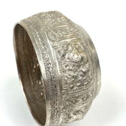 Rytietiškas metalinis bareljefinis indelis su gyvūnų atvaizdais 8x8x4 cm