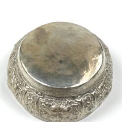 Rytietiškas metalinis bareljefinis indelis su gyvūnų atvaizdais 8x8x4 cm