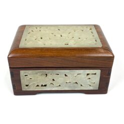 Kiniška medinė dėžutė su drožinėtomis akmens dekoracijomis 9x12,5x7 cm