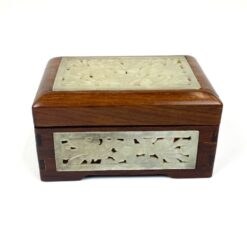 Kiniška medinė dėžutė su drožinėtomis akmens dekoracijomis 9×12,5×7 cm
