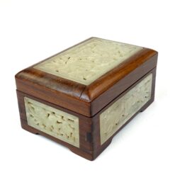 Kiniška medinė dėžutė su drožinėtomis akmens dekoracijomis 9×12,5×7 cm