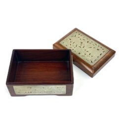 Kiniška medinė dėžutė su drožinėtomis akmens dekoracijomis 9×12,5×7 cm