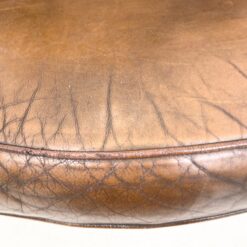 Riešutmedžio rėmo fotelis su oda 82x71x110,5 cm, 47 cm