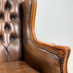 Riešutmedžio rėmo fotelis su oda 82x71x110,5 cm, 47 cm
