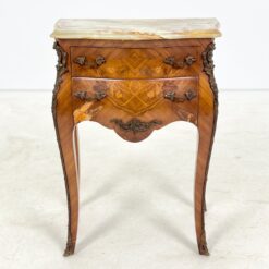 Liudviko XV laikotarpio stiliaus spintelė onikso stalviršiumi 34x51x67 cm