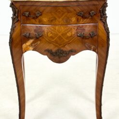 Liudviko XV laikotarpio stiliaus spintelė onikso stalviršiumi 34x51x67 cm