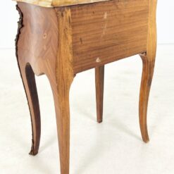 Liudviko XV laikotarpio stiliaus spintelė onikso stalviršiumi 34x51x67 cm