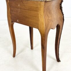 Liudviko XV laikotarpio stiliaus spintelė onikso stalviršiumi 34x51x67 cm