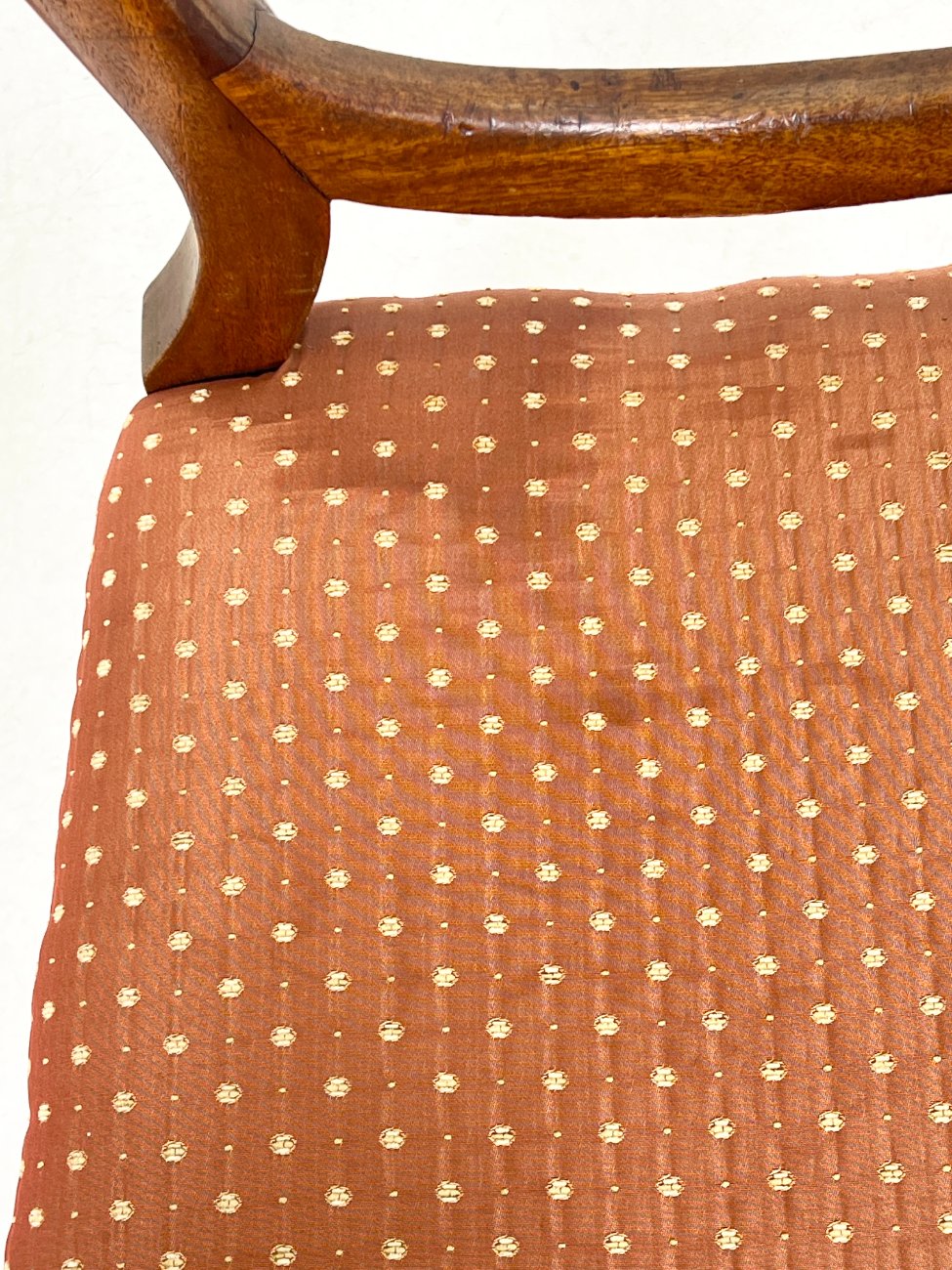 DR0245-kedes-11 Angliško stiliaus raudonmedžio kėdės su gobelenu 6 vnt. komplektas 49x45x88 cm, 45 cm