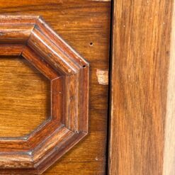 Raudonmedžio spintelė marmuriniu stalviršiumi 42x44x80 cm