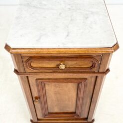 Raudonmedžio spintelė marmuriniu stalviršiumi 42x44x80 cm