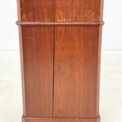 Raudonmedžio spintelė marmuriniu stalviršiumi 42x44x80 cm