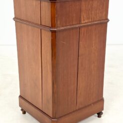 Raudonmedžio spintelė marmuriniu stalviršiumi 42x44x80 cm