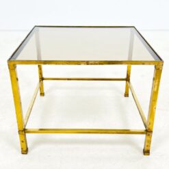 Kvadratinis žalvarinis staliukas tamsinto stiklo stalviršiumi 51x51x40 cm