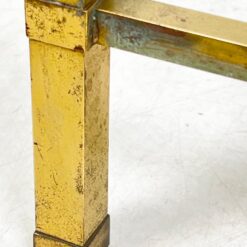 Kvadratinis žalvarinis staliukas tamsinto stiklo stalviršiumi 51x51x40 cm