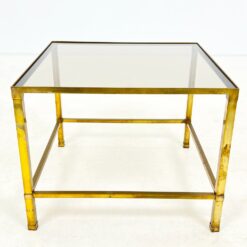 Kvadratinis žalvarinis staliukas tamsinto stiklo stalviršiumi 51x51x40 cm