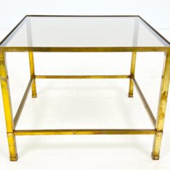 Kvadratinis žalvarinis staliukas tamsinto stiklo stalviršiumi 51x51x40 cm