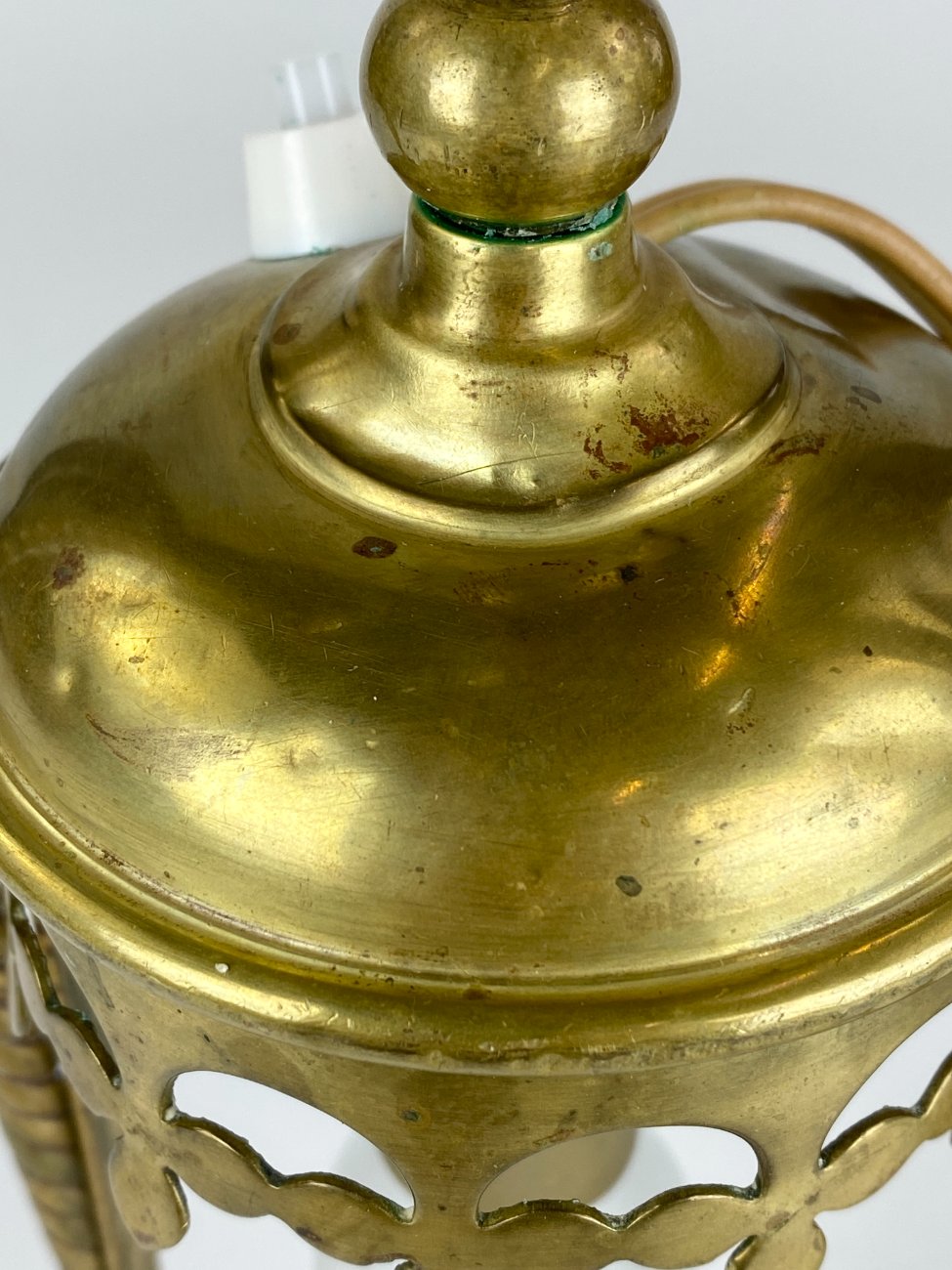 DR0266-staliniai-sviestuvai-10 Pastatomas arba pakabinamas žalvarinis šviestuvas iš bažnytinio žibinto 8,5x11x30 cm